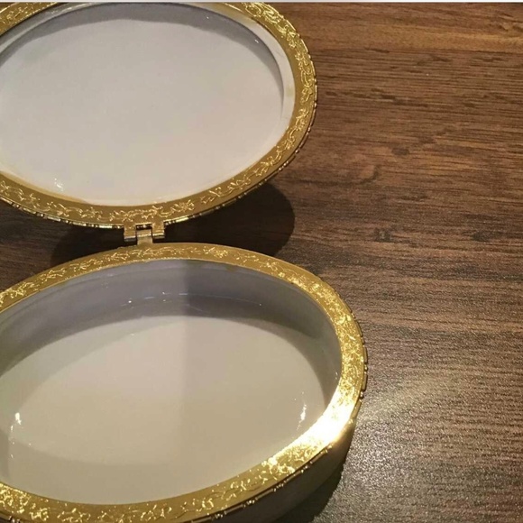 Dainty floral trinket box - Picture 2 of 2